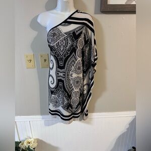 EARTHBOUND Black and White One-Shoulder Paisley Dress